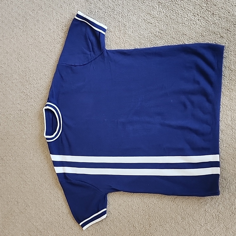 Short sleeved sweater style cotton shirt. Size M. Good Condition.